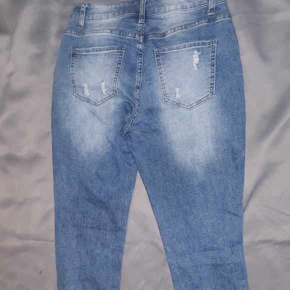 Ripped hole, flower pattern, embroidered women's boyfriend jeans - Picture 7 of 15